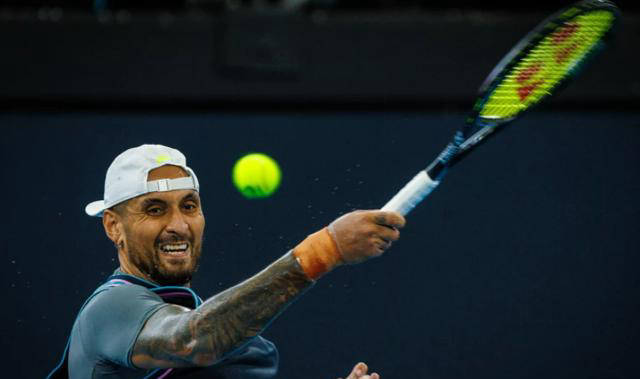 包含英国网球队逆转澳大利亚网球队，克耶高斯关键制胜的词条