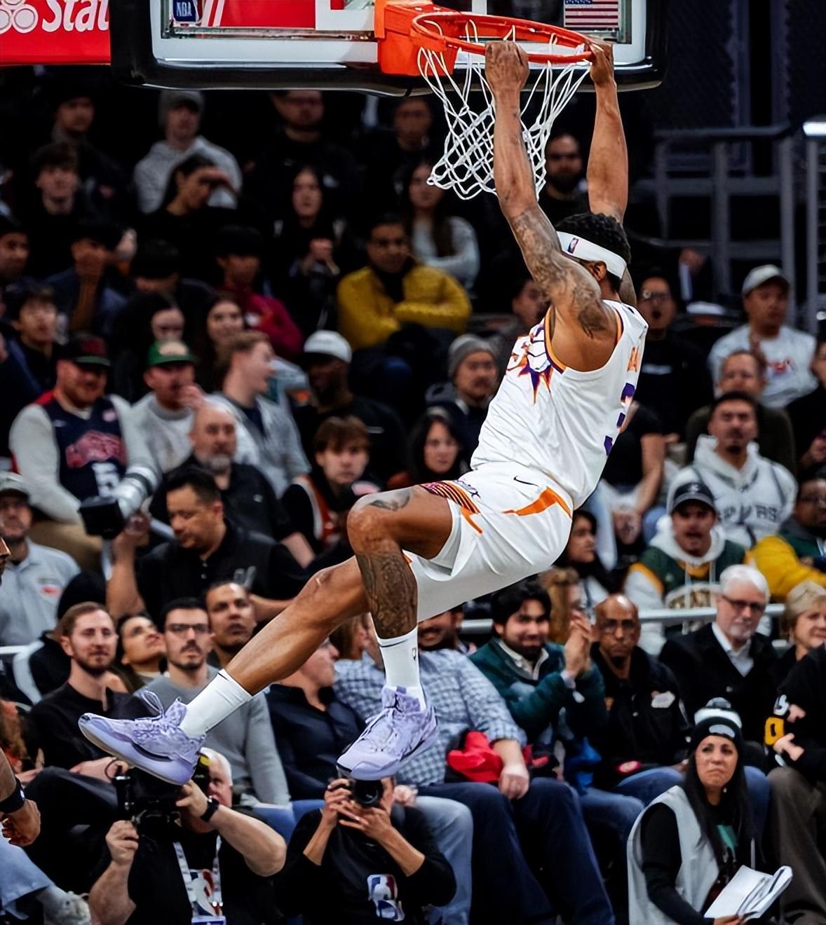 LOL英雄联盟直播-马刺碾压墨西哥男篮，福克斯高光表现