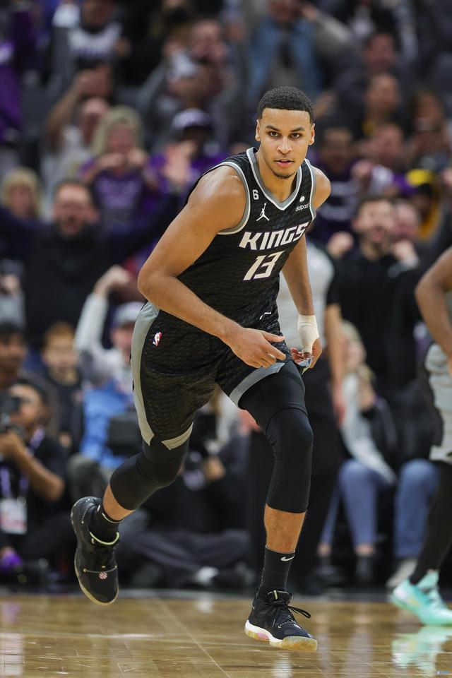 LOL英雄联盟直播-意大利网球队强势日本网球队，穆雷三分雨点燃全场的简单介绍