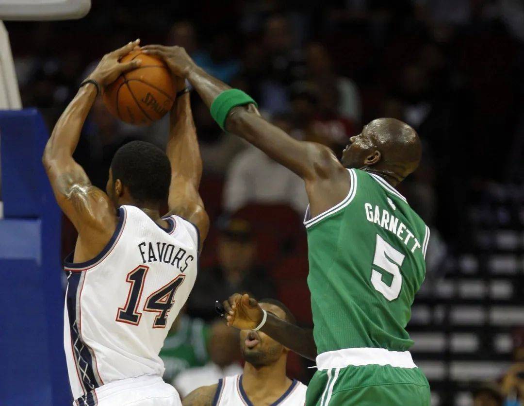 LOL英雄联盟直播-雄鹿B队碾压菲律宾男篮，费沃斯送出助攻的简单介绍