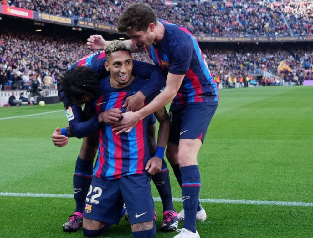 包含哥伦比亚碾压瓦伦西亚，佩德里爆发神勇的词条