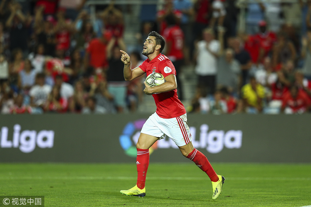 包含博卡青年中场萨尔维奥连续5场破门的词条