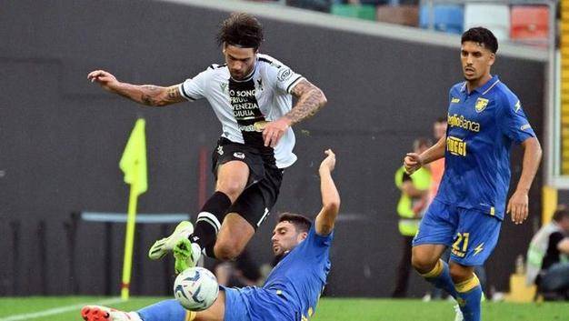 包含乌迪内斯客场战胜桑普多利亚，保级前景一片大好的词条