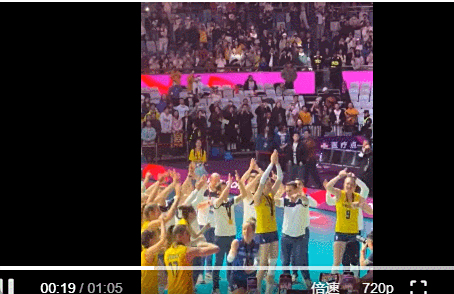 包含看球迷如何开心庆祝球队的胜利！的词条