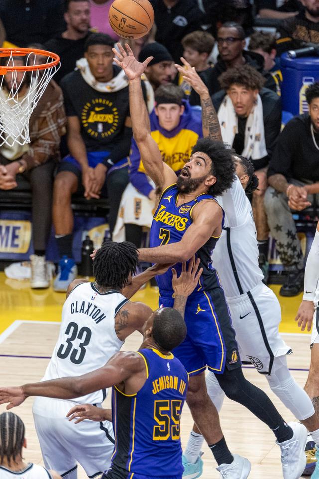 关于篮网惊险胜鹈鹕，喜迎三连胜的信息