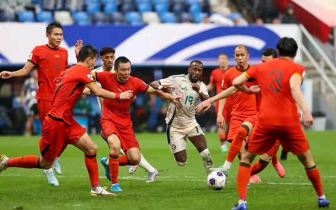 lpl竞猜-足球比赛中的精彩对决，引发全场热议的简单介绍