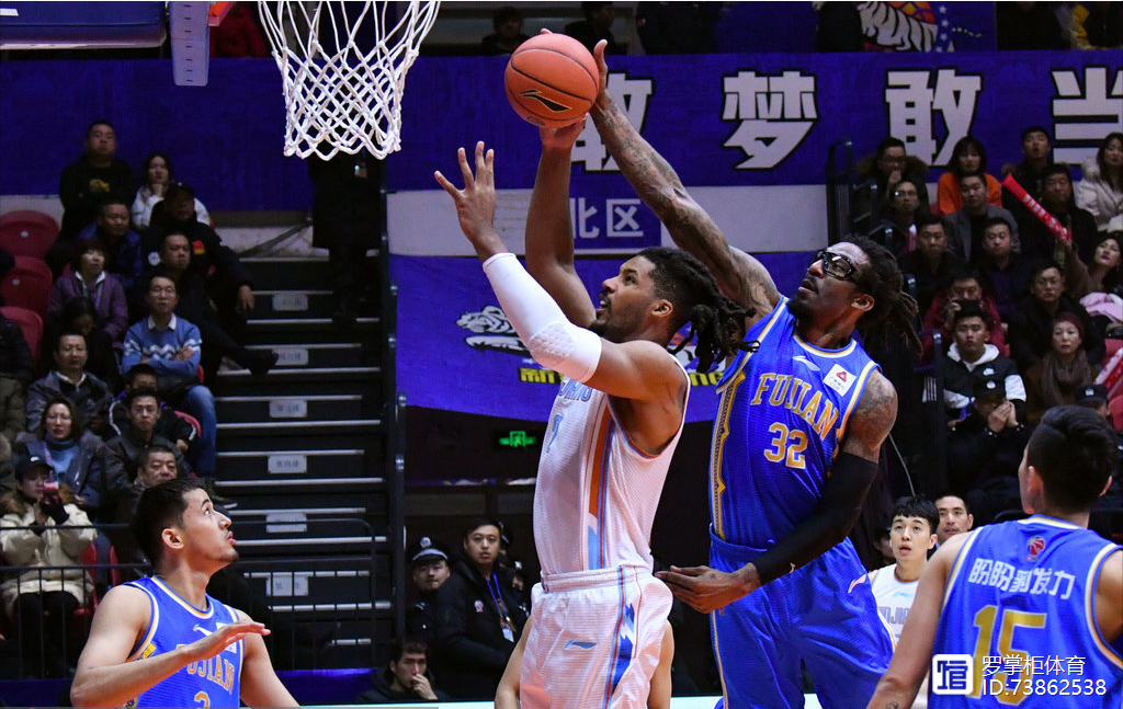 新疆队逆转四川队，王哲林惊艳四座的简单介绍