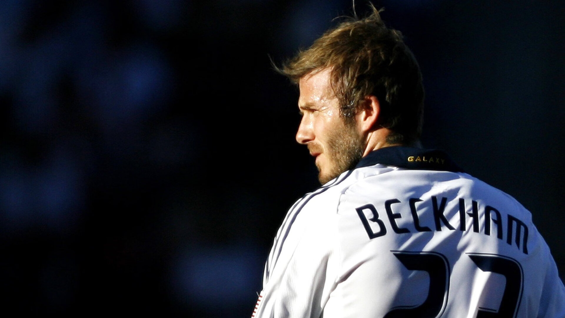 王皓运筹帷幄，英格兰队力克日本队展现团队足球真谛